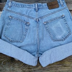 HIGH WAISTED CALVIN KLEIN CUT OFF SHORTS